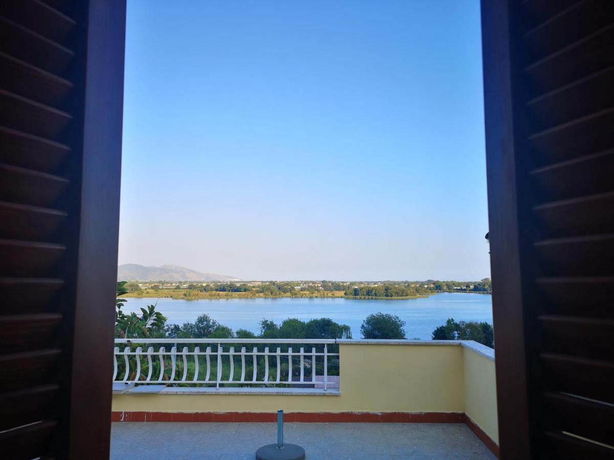 Sul lago dorato Terracina Exterior foto