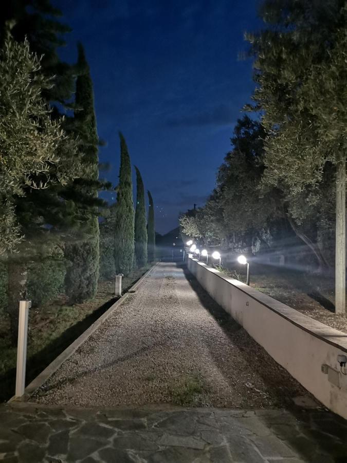 Sul lago dorato Terracina Exterior foto