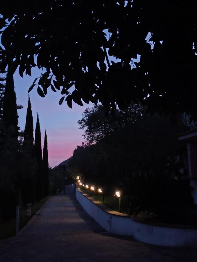 Sul lago dorato Terracina Exterior foto