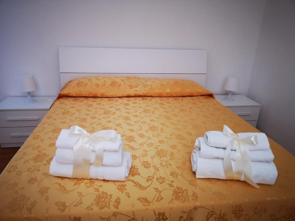 Sul lago dorato Terracina Habitación foto