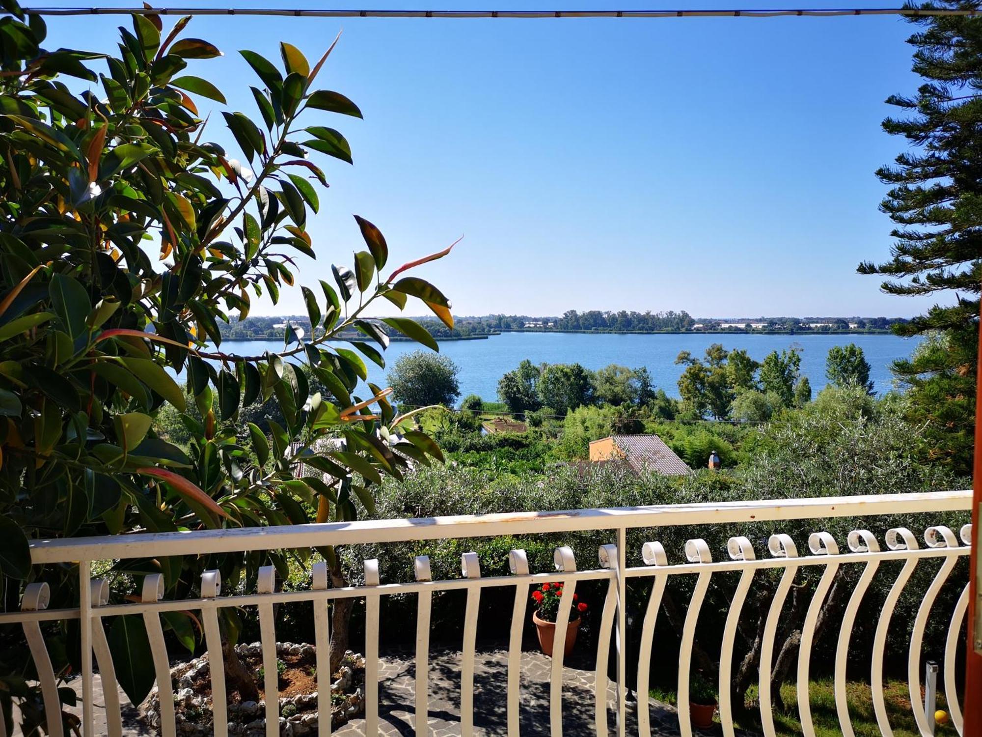 Sul lago dorato Terracina Habitación foto